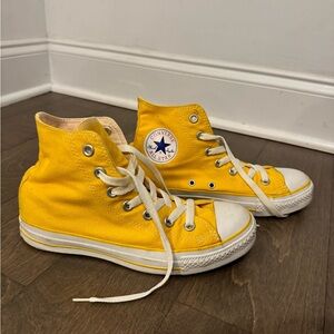 Yellow Converse All Star